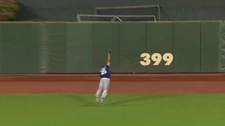 Venable lays out for great diving grab in 12th