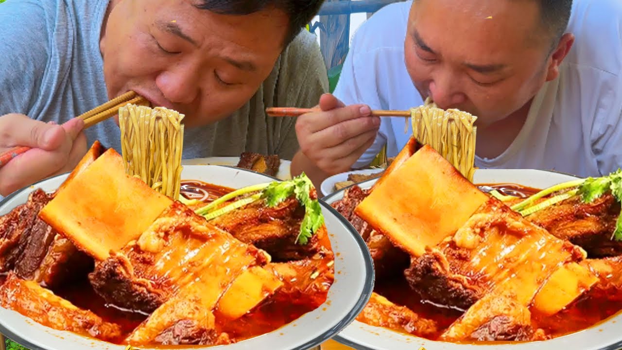 10公斤牛排骨，二弟做“香辣牛排骨面”，勁道爽滑大口嗦面真痛快！【鐵鍋視頻】
