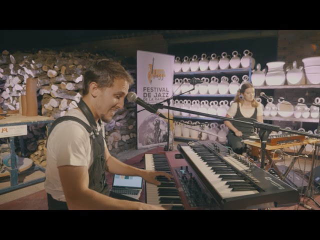 Watch Magalí Sare & Dani López - Inteligencia artificial | III FESTIVAL DE JAZZ DE LA RAMBLA on YouTube Watch Magalí Sare & Dani López - Inteligencia artificial | III FESTIVAL DE JAZZ DE LA RAMBLA on YouTube