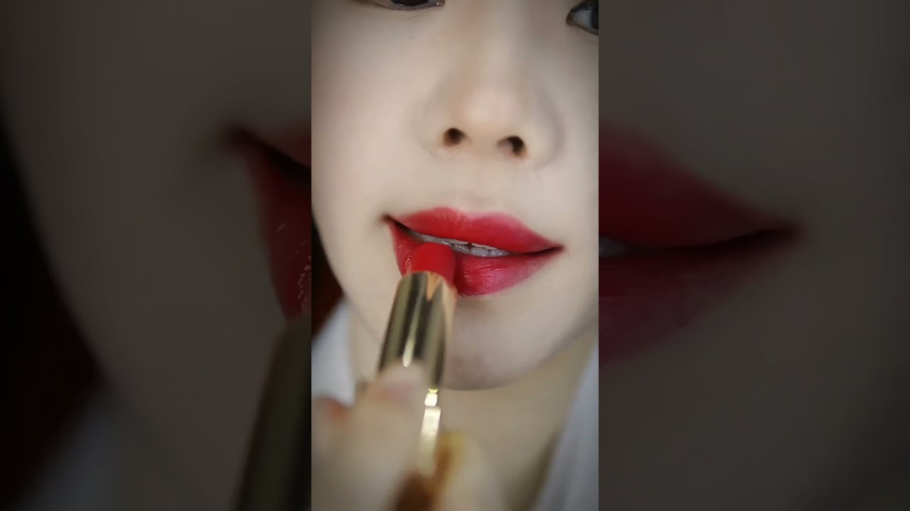 地板蛋糕，真的好吃#芭比之公主学院 #憨憨公主 #仿妆 #变装 #无忧之夜 #makeup #shorts