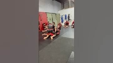 Far side arm drag sweep from bottom closed guard #bjj #grappling #jiujitsu #brazilianjujitsu