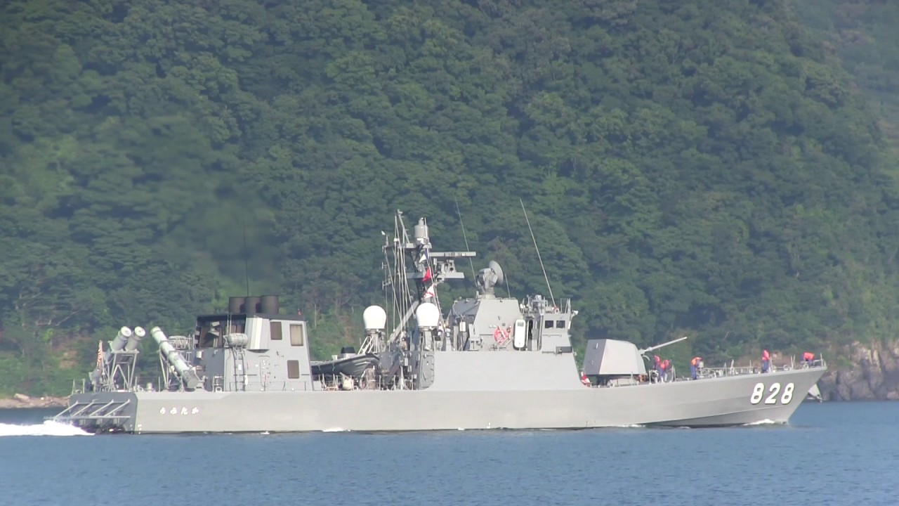 M170720A 海上自衛隊舞鶴基地 ミサイル艇『うみたか』 出港 - YouTube