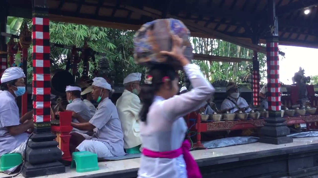 Tabuh Gong Duwe Pengembak Swara 1 bersama sekeha gong Desa Gobleg