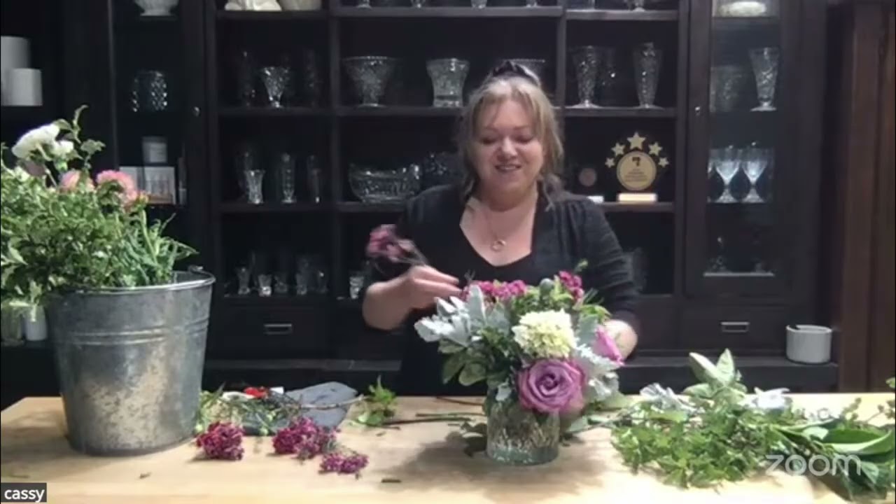 Floral Centerpiece Secrets: Lasting Flowers & Styling Tips 🌸