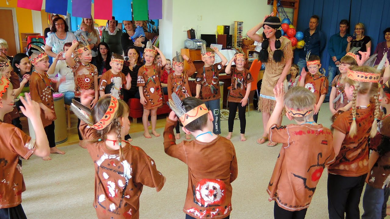 Skřítci 2016 : Indiánská besídka pro maminky v MŠ Krupkova, Kostelec nad Orlicí.