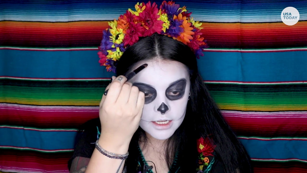 How to apply sugar skull makeup for Día de los Muertos