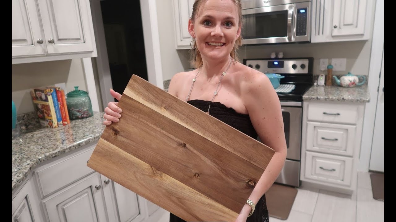 How to daily clean a wood cutting board - YouTube