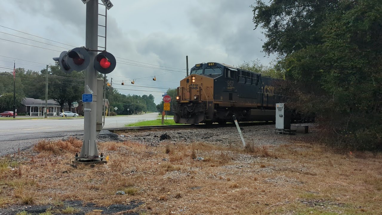 What? CSX 957 Leads light power move D610-18 Through Fairfax, South ...