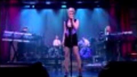 FULL Robyn   Dancing on My Own (Letterman 07 19 10) (Part 1)