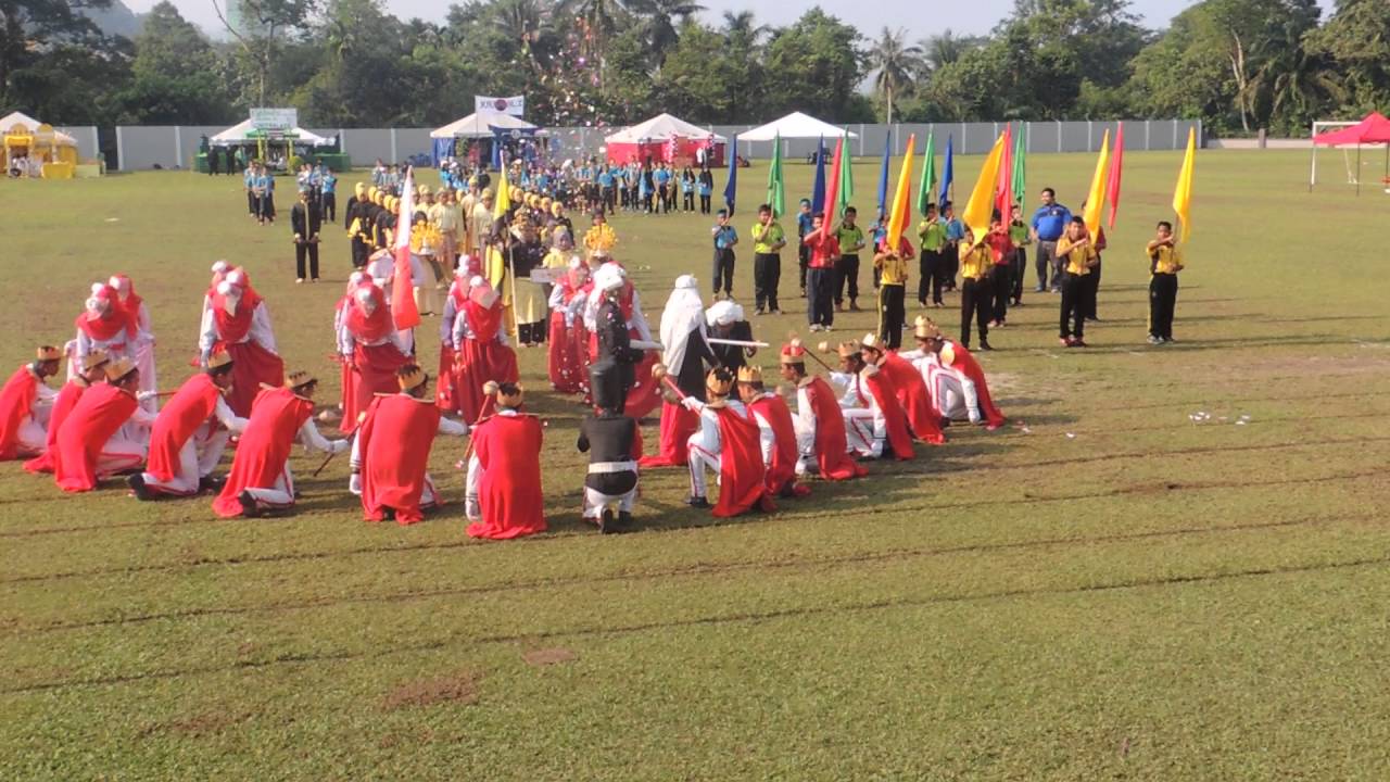 pakaian perbarisan rumah sukan - Hannah Ince