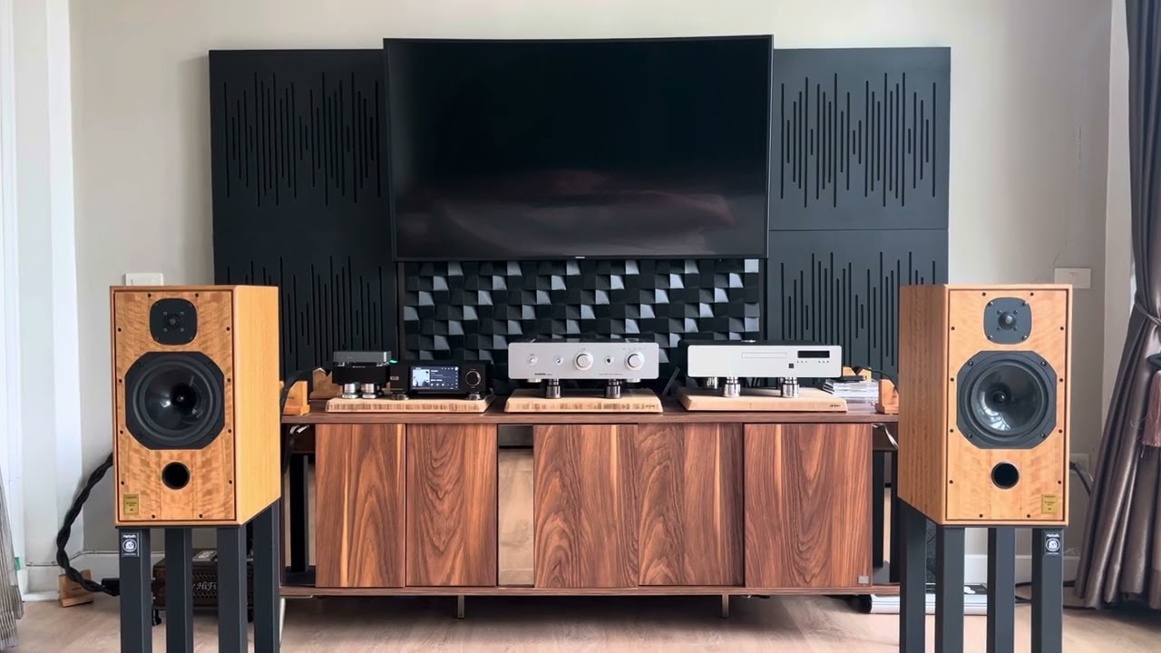 Harbeth C7ES3 Speakers (HL Compact 7ES-3, C7ES-3) - Video