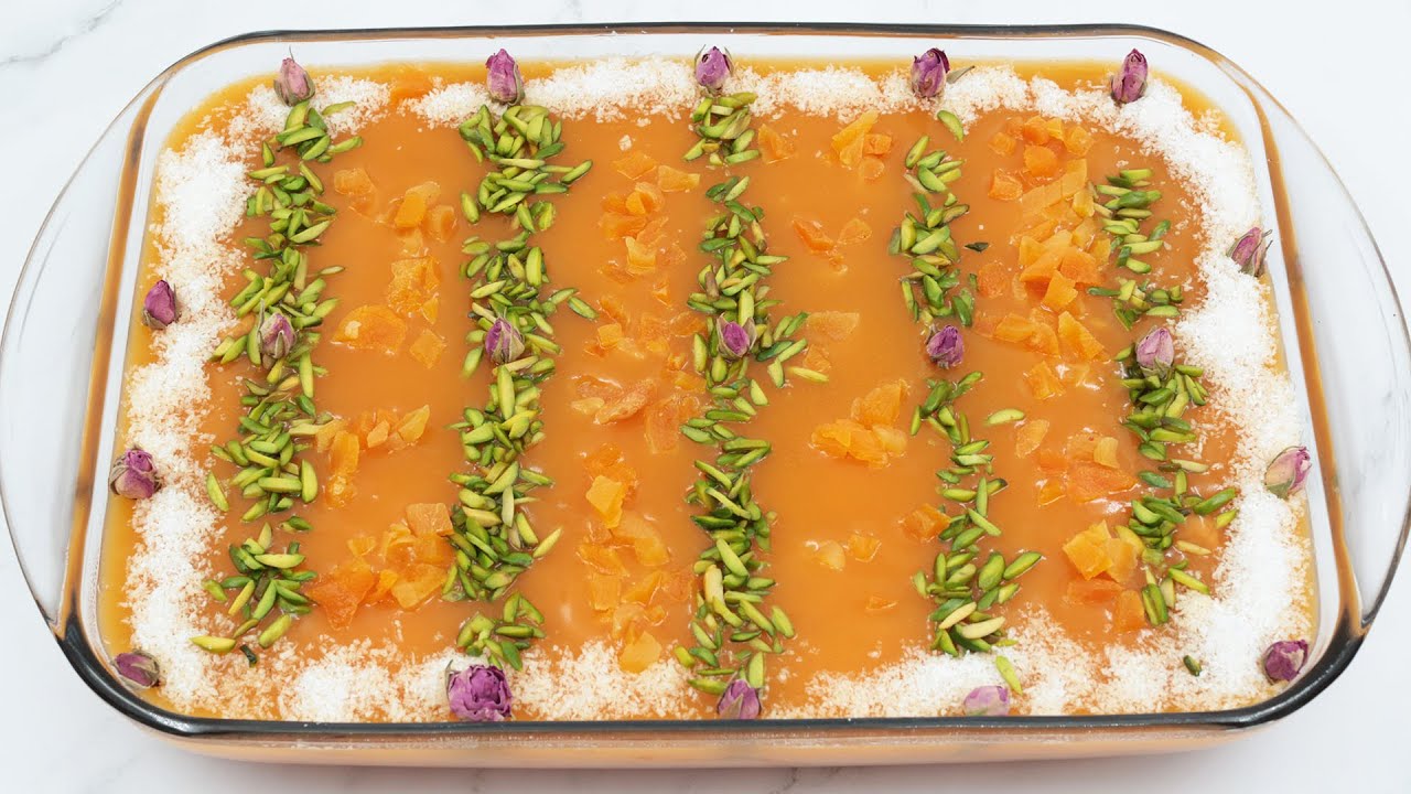 طريقة تحضير الكيك الاسفنجي مع صلصة قمر الدين بطريقة سهلة | منال العالم