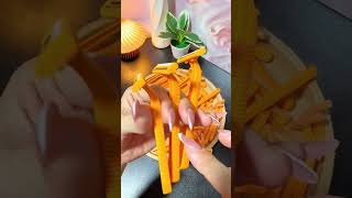 Affordable disposable razor set