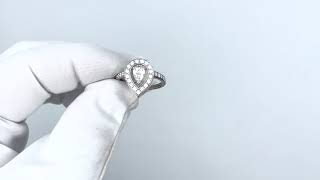 Vidéo: Bague Boucheron "AVA Pavée" en or gris 18 Cts avec un diamant poire de 0,51 Cts. Taille 51.