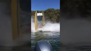 Gast laat boot een achterwaartse salto maken || ViralHog