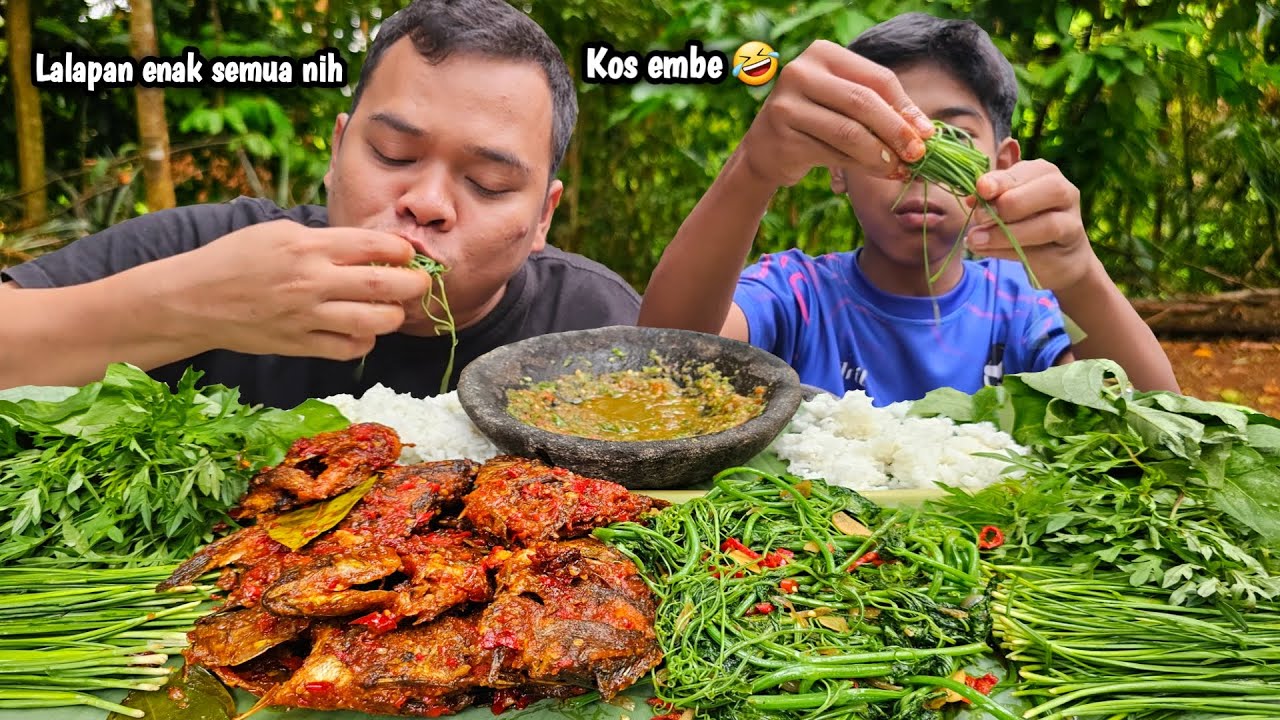 KOS EMBE 🤣 MUKBANG NILA BALADO GURIH + TUMIS LABU + LALAPAN MENTAH + SAMBAL ! SUPER LEZAT