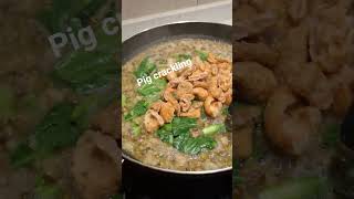 Green beans with pig crackling