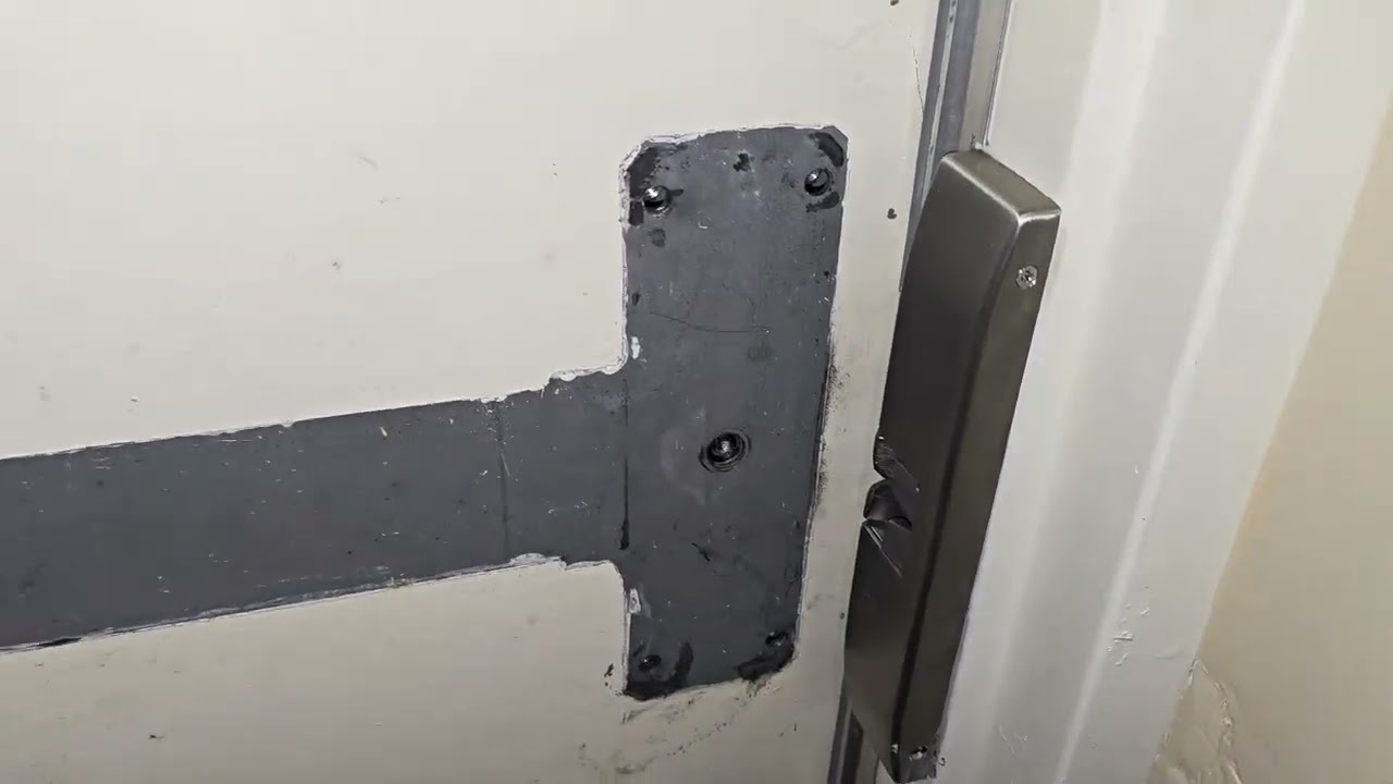 Ремонт и устранение неисправностей аварийных выходов в Лодердейле. Слесарь Эдди Шипек, 561-693-86...