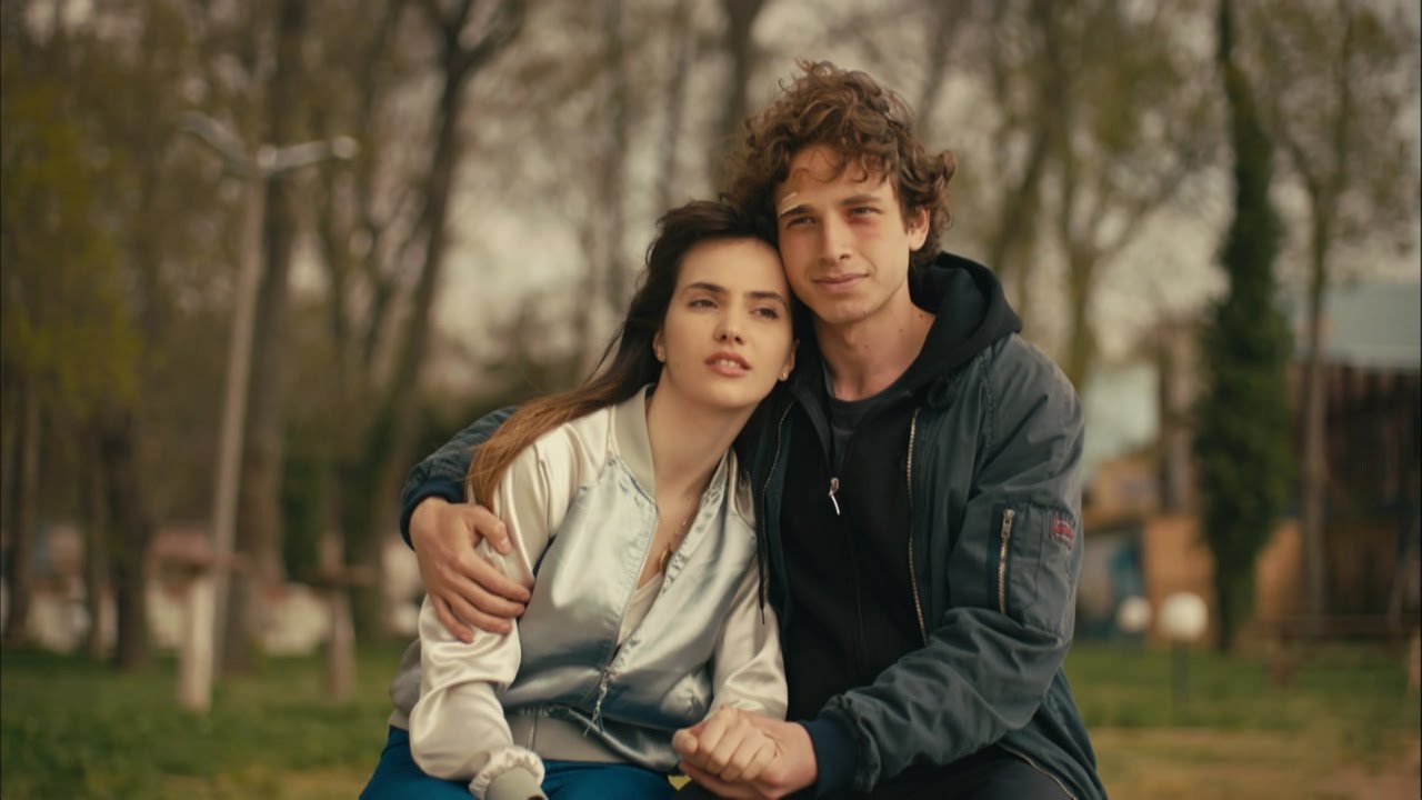 film alley Adı Efsane - Hakan'dan, Melis'i utandıran öpücük!
