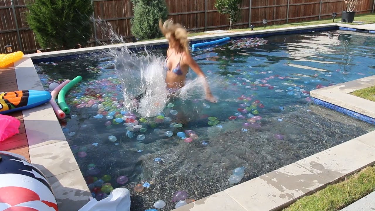 1,000 WATER BALLOONS IN OUR POOL! YouTube