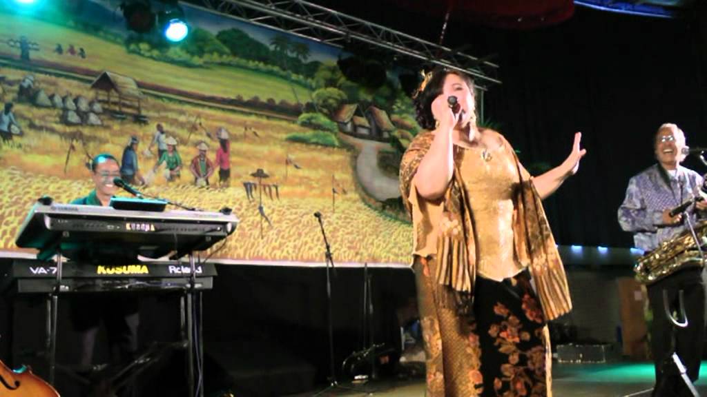 Diana Monoarfa: the Cumbia & Surabaja - YouTube