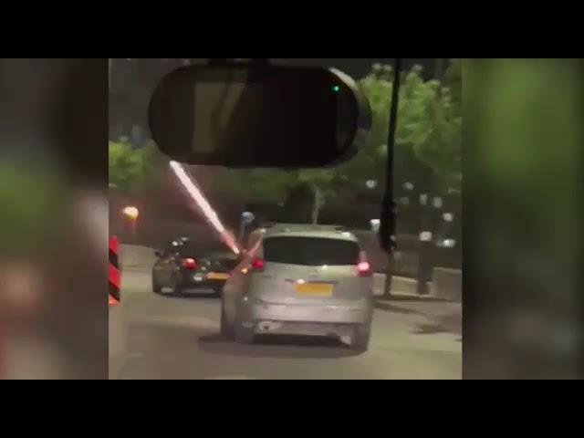 פורעים מיידים זיקוקים בשכונת נווה יעקב בירושלים