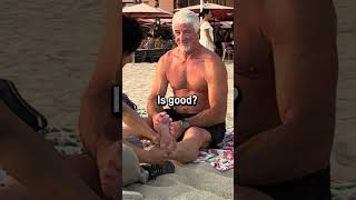 American man 🇺🇸 experiences foot massage in Hawaii, Waikiki Beach 🌺