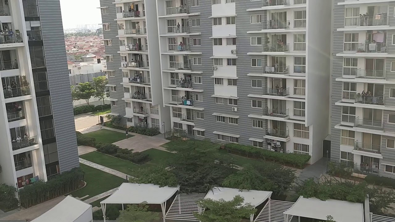 Gesture of thanks to emergency workers | corona lock down | Bangalore | janata curfew