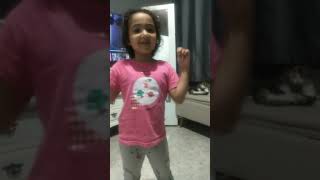 Nina Dançando Animals, Maroon 5