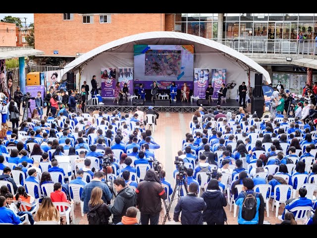 Más de 800 mil estudiantes de los colegios públicos de Bogotá regresan a clase