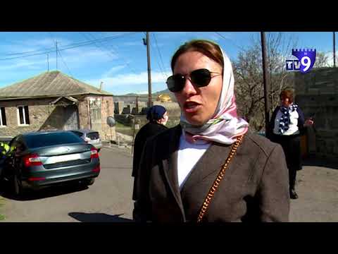 ტაძარში ფეხით მისული მრევლი