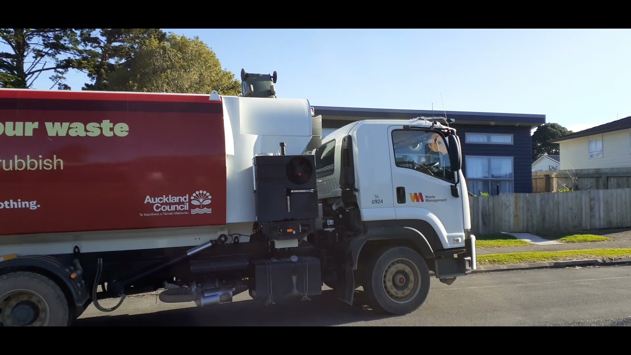 Auckland Rubbish Collection SL0924 With Nice Driver Final Parts 2