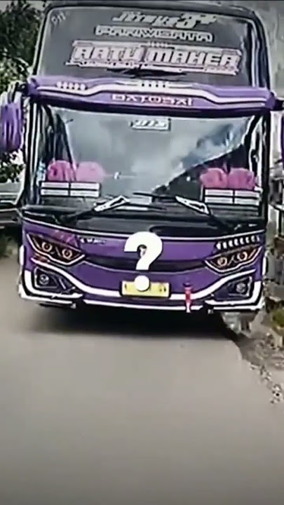 ratu Maher menerobos badai