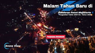 Pesata Kembang Api di Bundaran Pacet Saat Malam Tahun Baru