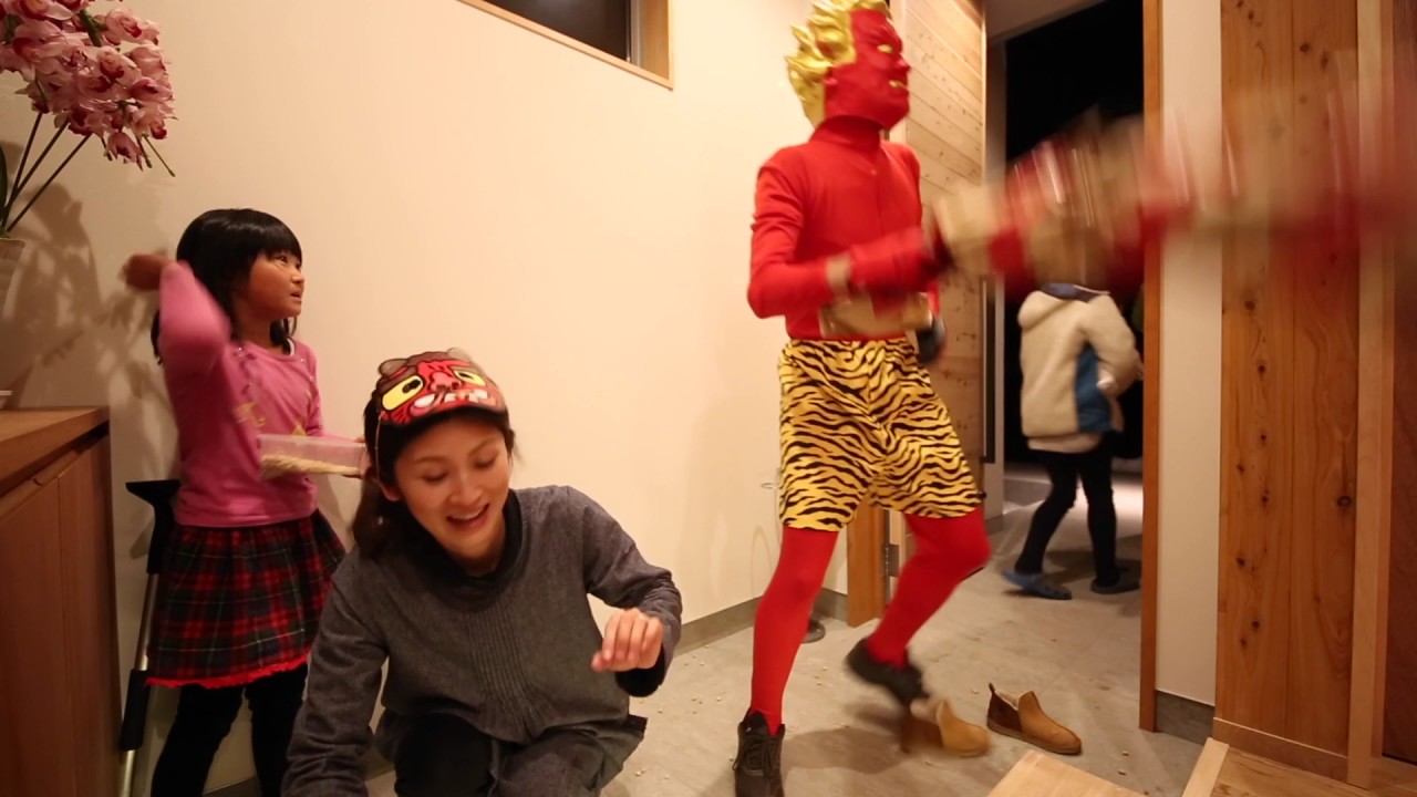 山田まめお様 2017 節分で豆まき OUT WITH THE DEMONS IN WITH GOOD FORTUNE - YouTube