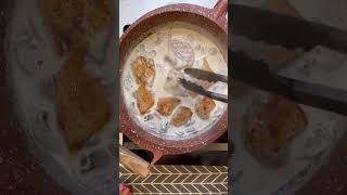 طريقة عمل الدجاج بالكريمة و الفطر