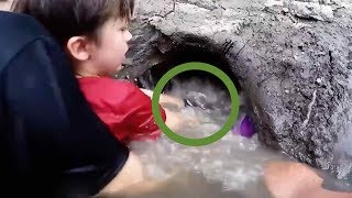 なにかが水中で少年の手を噛んだ 手を引き戻して大きな獲物を捕える！