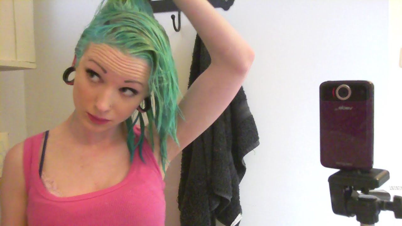 dying my hair bubblegum blue!
