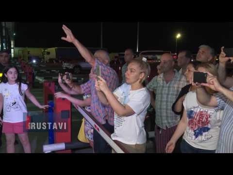 დაშავებული ბავშვები საქართველში დაბრუნდნენ