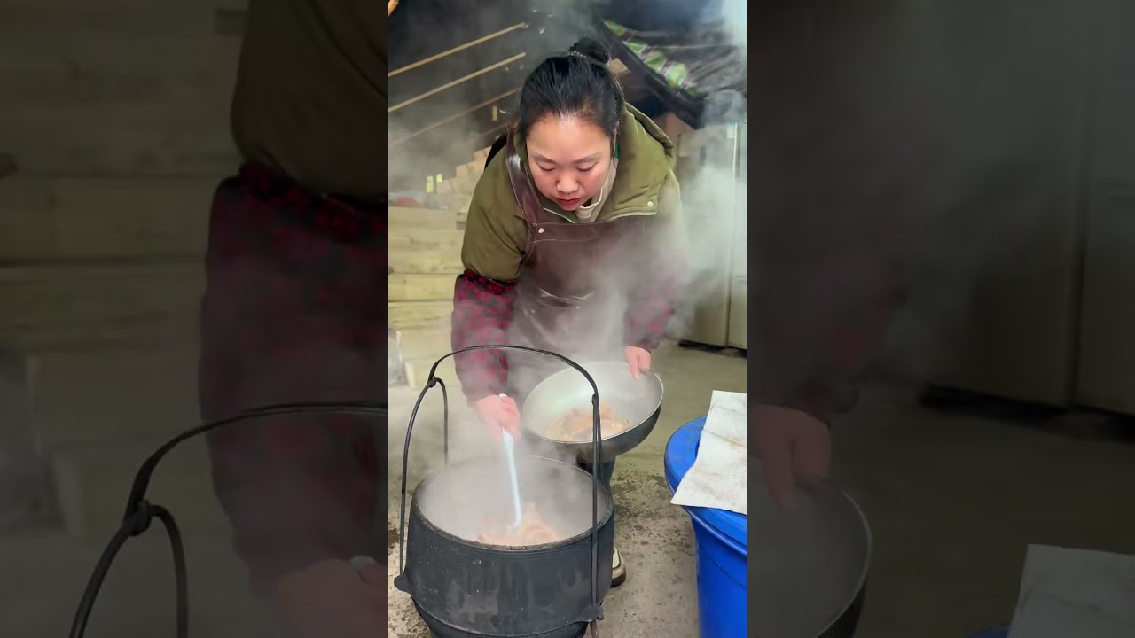 一副对联、一桌温馨的饭菜一家人围桌在一起才是浓浓的年味#记录真实生活 #三农 #乡村守护人 #新年快乐