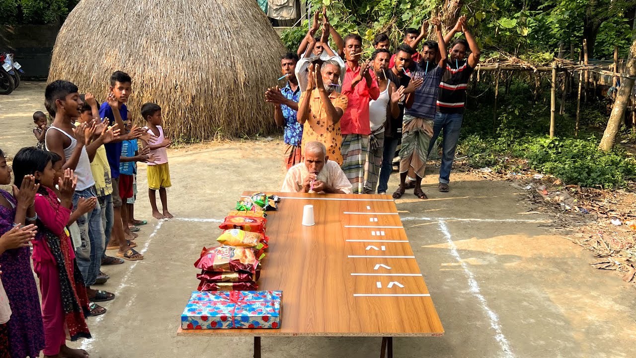 গ্রামের চাচাদের কাপে ফুঁ দিয়ে খাবার জেতার চ্যালেঞ্জ। শেষে চমক দেখিয়ে সবচেয়ে বড় খাবার জিতে নিলো