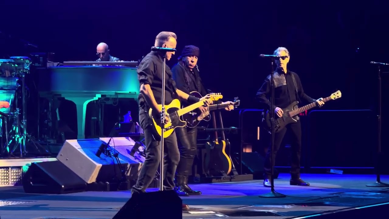 Bruce Springsteen & The E Street Band - Darkness on the Edge of