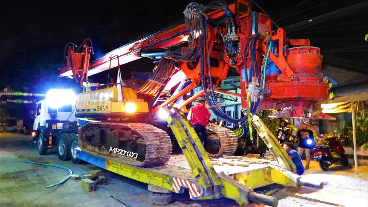 Excavator Drilling Rig Transport By Heavy Haulage Dolly Semi Trailer