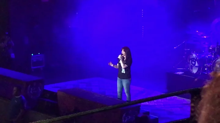 Ronni Hunter Pays Tribute To Chris Cornell @ Expre...