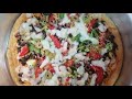 طريقة عمل البيتزا طريقه عمل البيتزا🍕 بالكبد والقوانص وطعم روعه 🥘
فيديو من يوتيوب