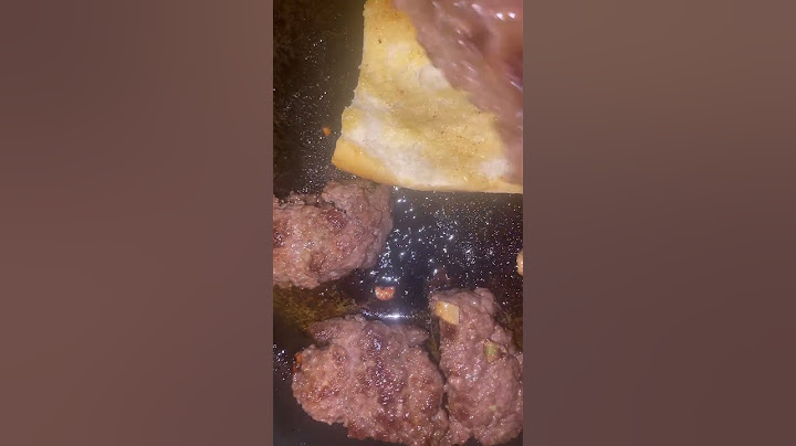J’ai pris la viande hachée, je l’ai mis à la poêle, j’ai pris du pain, j’ai fait un sandwich