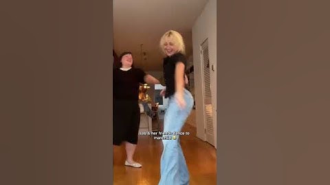 Thumbnail of Sabrina Carpenter dances to Manchild with Paloma