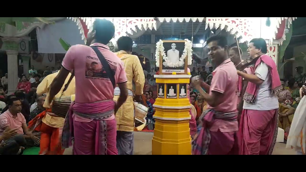 শ্রী শ্রী গুরু চক্র সম্প্রদায় ফেনী নাম কীর্তন শ্রবণ করেন 