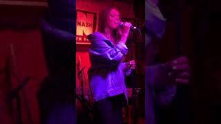 Danielle Bradbery performing "Worth It" at Hill Country BBQ in NYC. 11/29/17