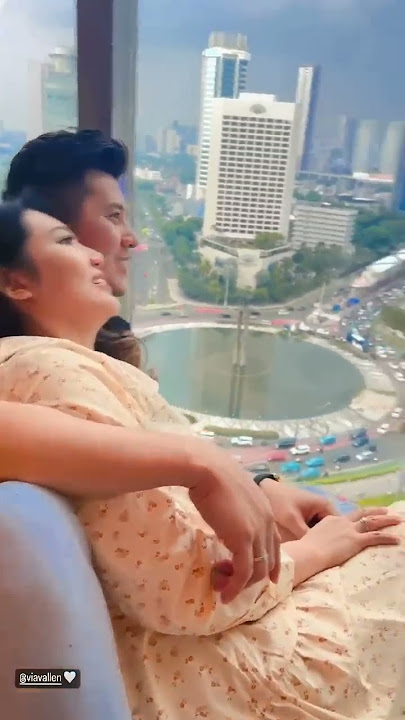 Romantis banget Via Vallen dan suaminya menikmati keindahan kota Jakarta #viavallen #jakarta #shots